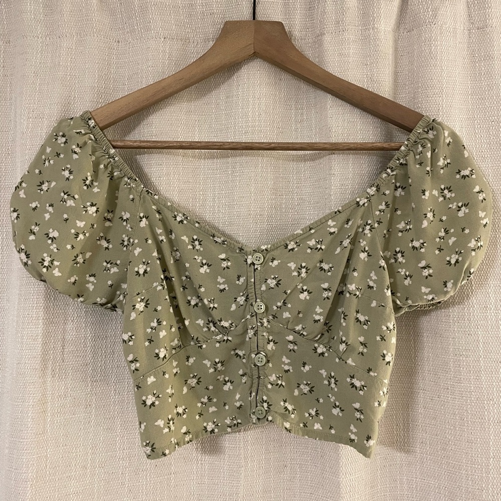 green floral top!